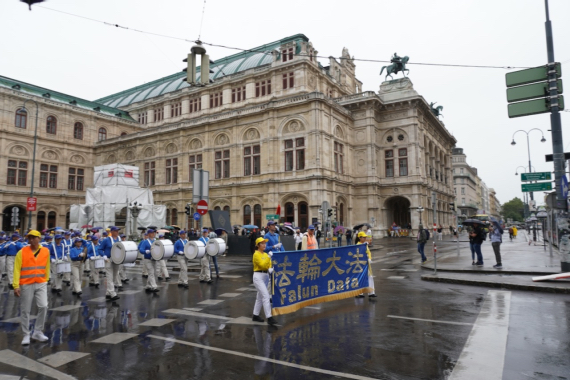 Jede Gelegenheit für Band-Aktivitäten schätzen –
                            Reflexionen über den Auftritt der TianGuo-Marschkapelle in Wien
                        